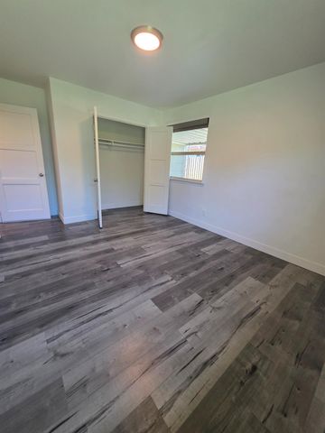 841 Fairway Dr, West Sacramento, CA 95605