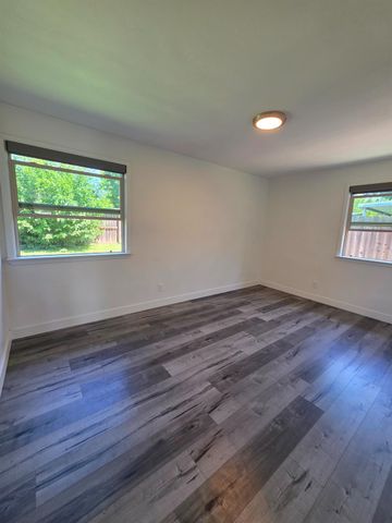 841 Fairway Dr, West Sacramento, CA 95605