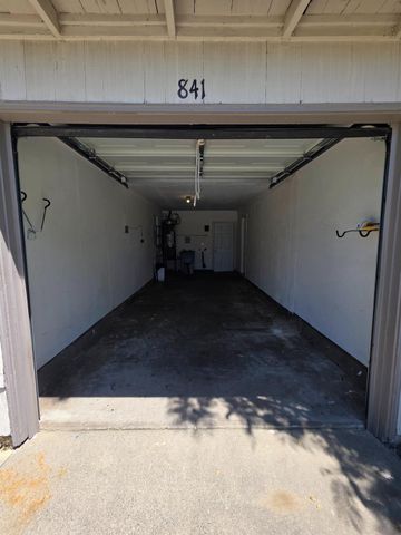 841 Fairway Dr, West Sacramento, CA 95605