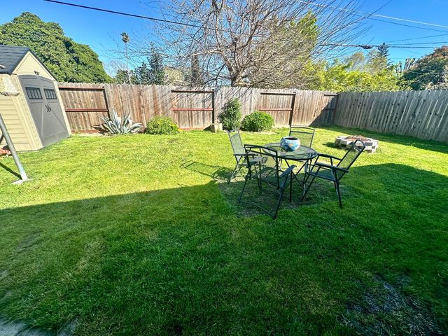 841 Fairway Dr, West Sacramento, CA 95605