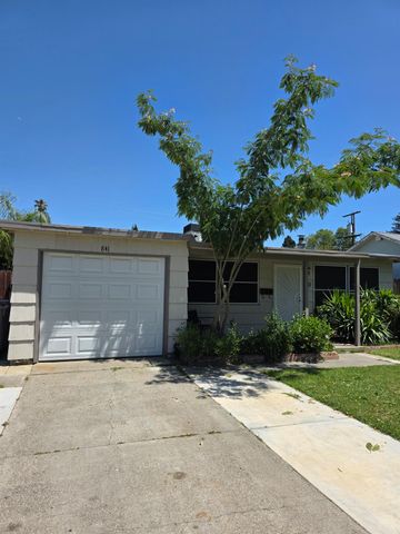 841 Fairway Dr, West Sacramento, CA 95605