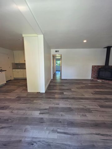 841 Fairway Dr, West Sacramento, CA 95605