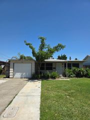 841 Fairway Dr, West Sacramento, CA 95605