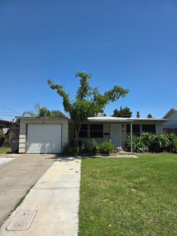 841 Fairway Dr, West Sacramento, CA 95605
