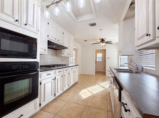 2002 Windmill Drive, Richmond, TX 77406