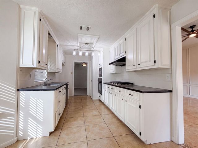 2002 Windmill Drive, Richmond, TX 77406