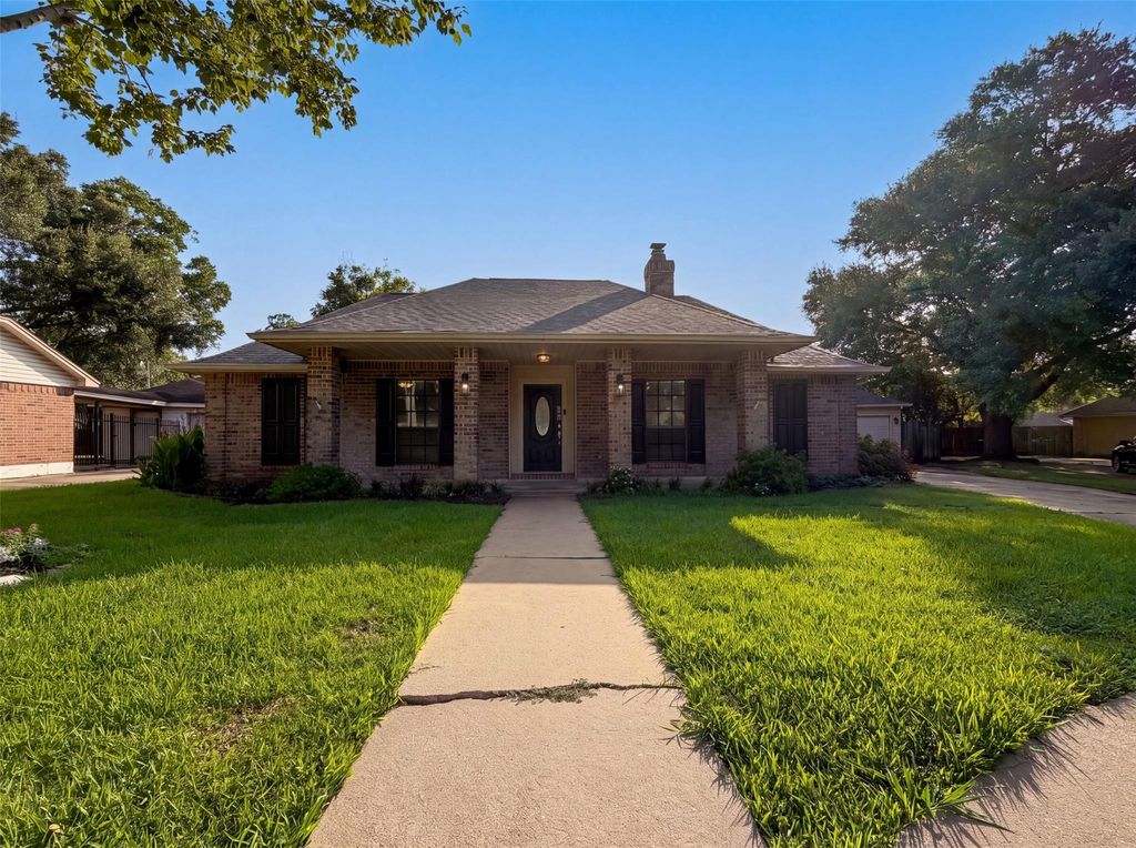 2002 Windmill Drive, Richmond, TX 77406