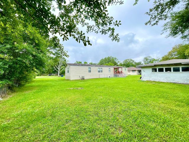 2216 Smith Street, Orange, TX 77630