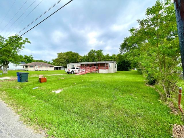 2216 Smith Street, Orange, TX 77630