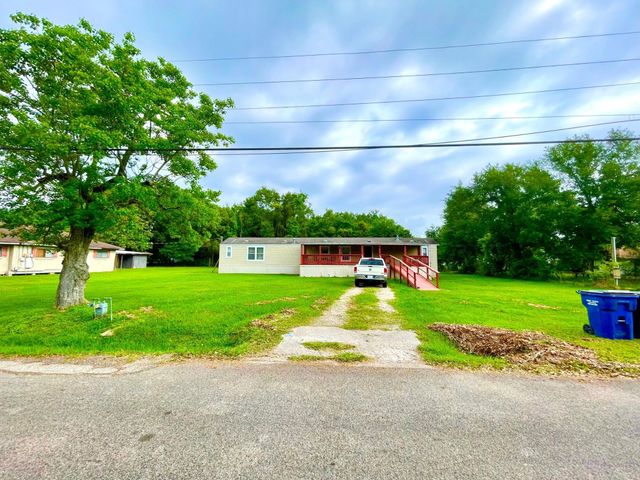 2216 Smith Street, Orange, TX 77630