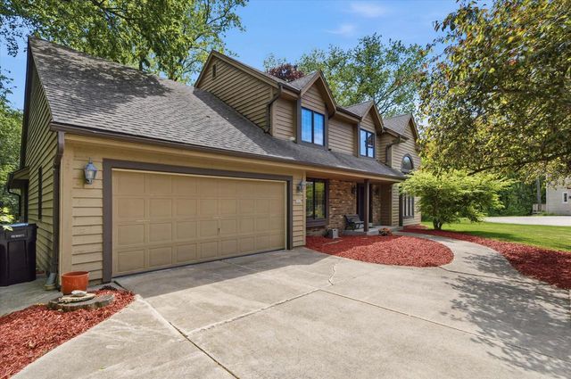 5321 W Woodland DRIVE, Brown Deer, WI 53223