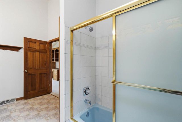 5321 W Woodland DRIVE, Brown Deer, WI 53223