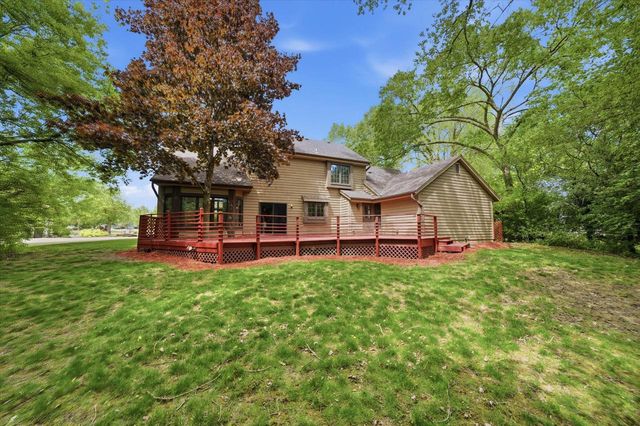 5321 W Woodland DRIVE, Brown Deer, WI 53223