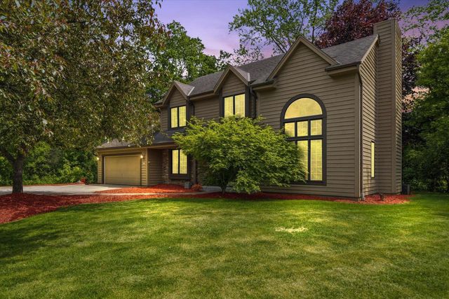 5321 W Woodland DRIVE, Brown Deer, WI 53223