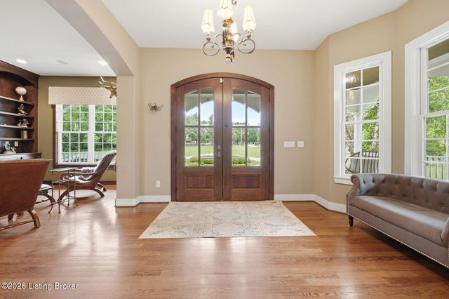 7901 Dobson Ln, Louisville, KY 40291