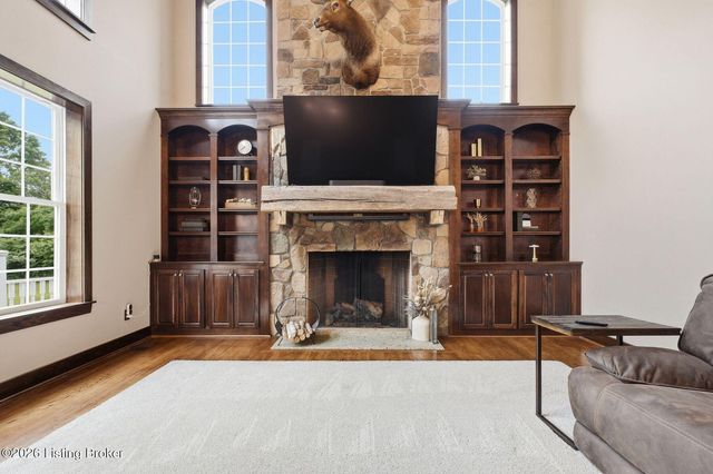 7901 Dobson Ln, Louisville, KY 40291