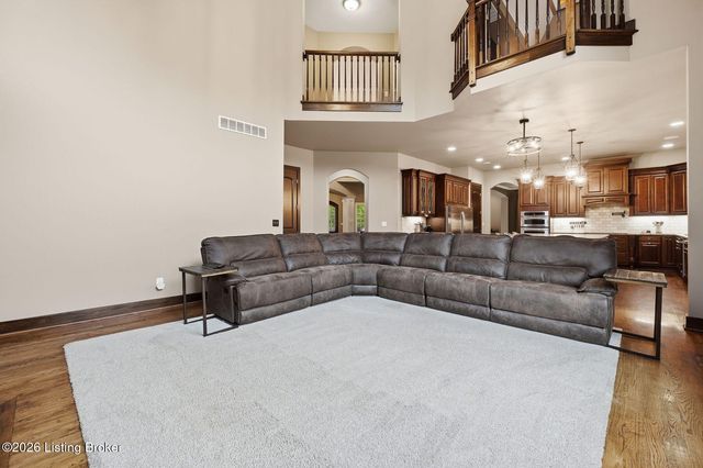 7901 Dobson Ln, Louisville, KY 40291
