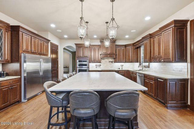 7901 Dobson Ln, Louisville, KY 40291