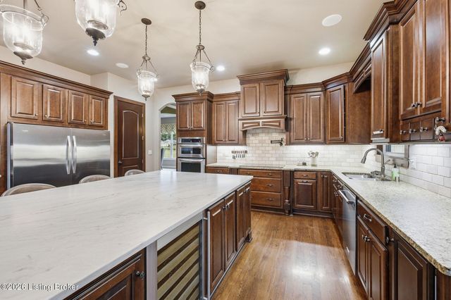 7901 Dobson Ln, Louisville, KY 40291
