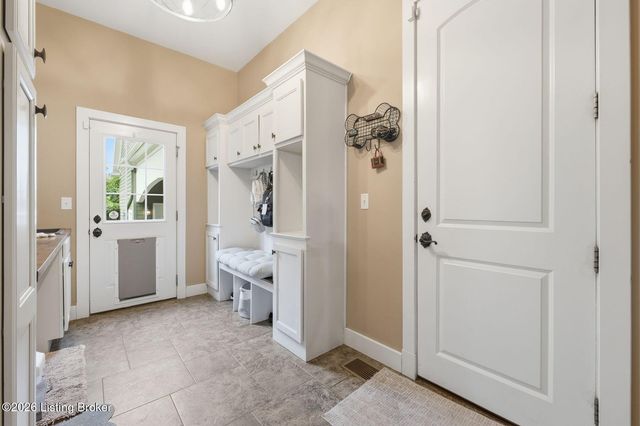 7901 Dobson Ln, Louisville, KY 40291