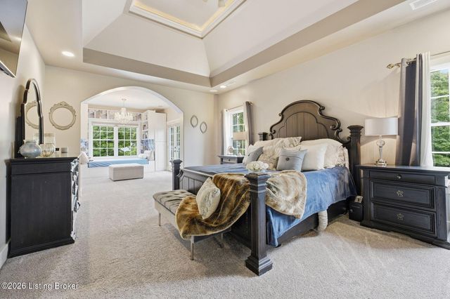 7901 Dobson Ln, Louisville, KY 40291