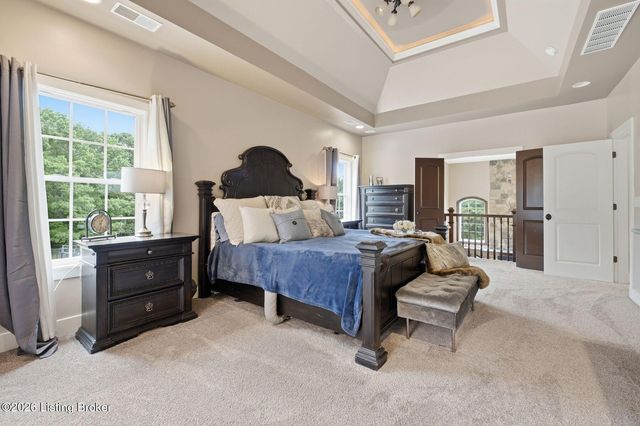 7901 Dobson Ln, Louisville, KY 40291
