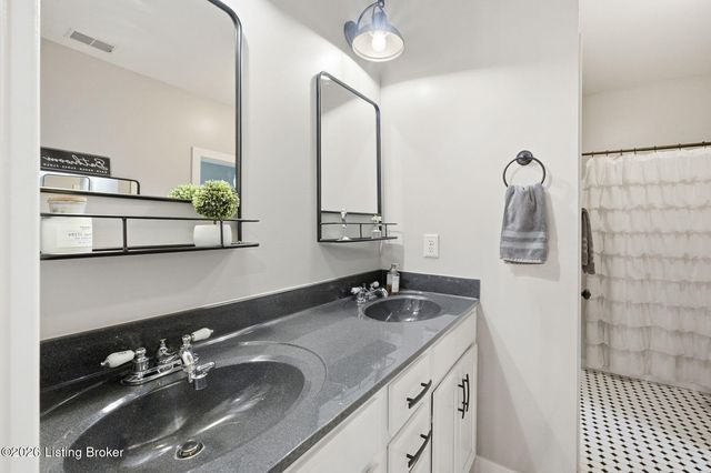 7901 Dobson Ln, Louisville, KY 40291