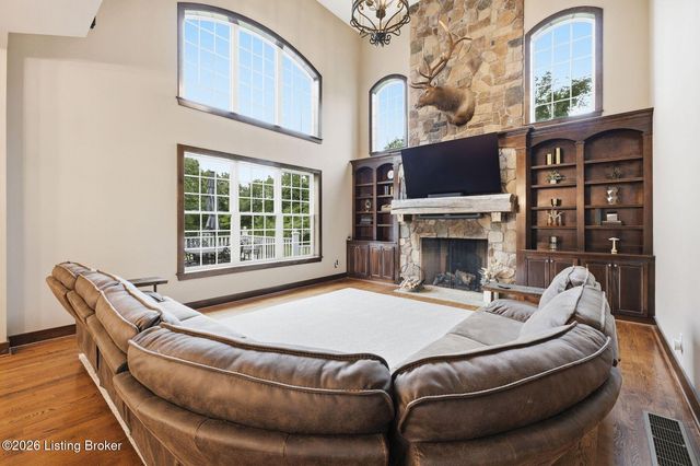 7901 Dobson Ln, Louisville, KY 40291
