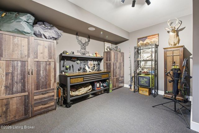 7901 Dobson Ln, Louisville, KY 40291