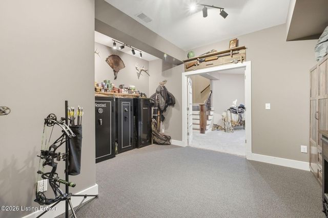 7901 Dobson Ln, Louisville, KY 40291