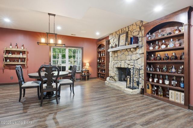 7901 Dobson Ln, Louisville, KY 40291