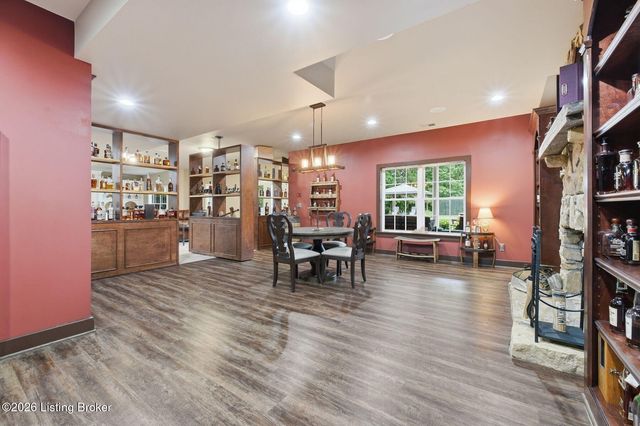 7901 Dobson Ln, Louisville, KY 40291