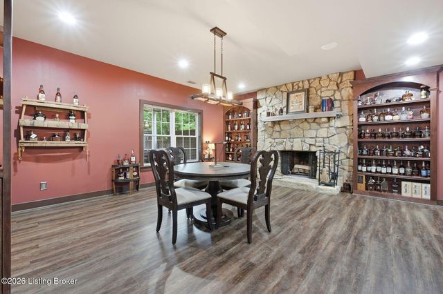 7901 Dobson Ln, Louisville, KY 40291
