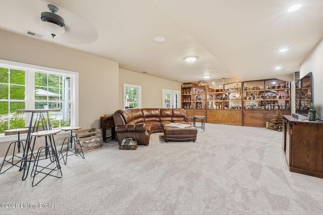 7901 Dobson Ln, Louisville, KY 40291