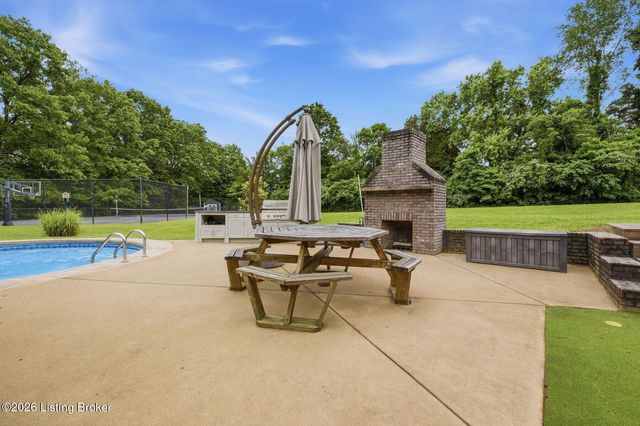 7901 Dobson Ln, Louisville, KY 40291