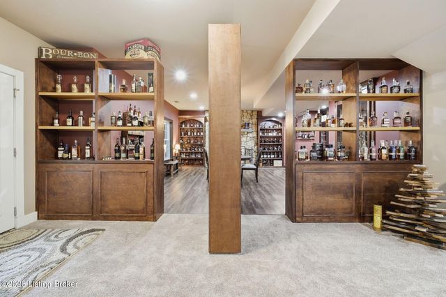 7901 Dobson Ln, Louisville, KY 40291