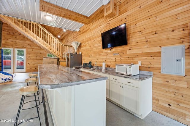 7901 Dobson Ln, Louisville, KY 40291