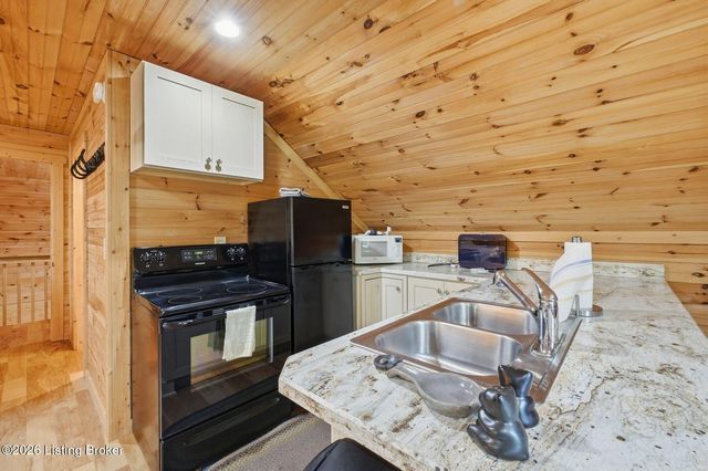 7901 Dobson Ln, Louisville, KY 40291