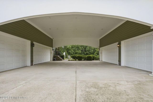 7901 Dobson Ln, Louisville, KY 40291