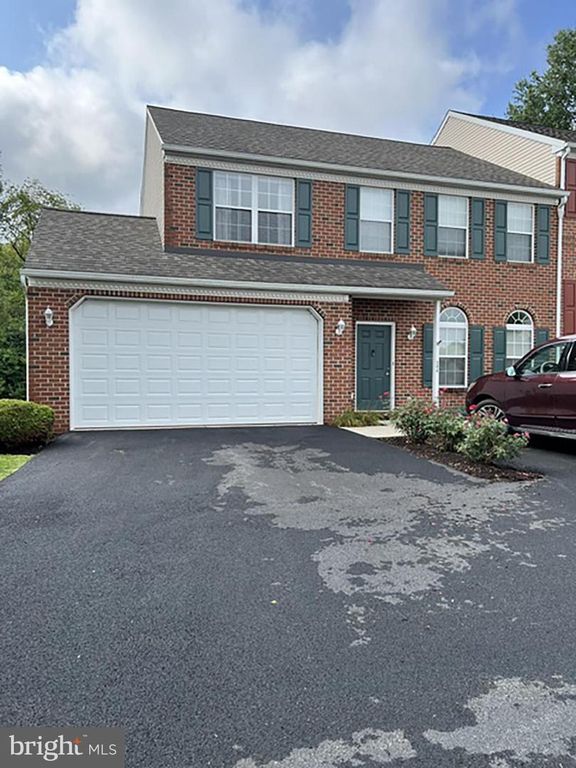 206 BARRINGTON DR, Reading, PA 19607