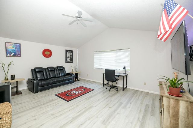 433 Snow Spring Ct, Waterford, CA 95386