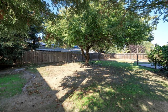 433 Snow Spring Ct, Waterford, CA 95386