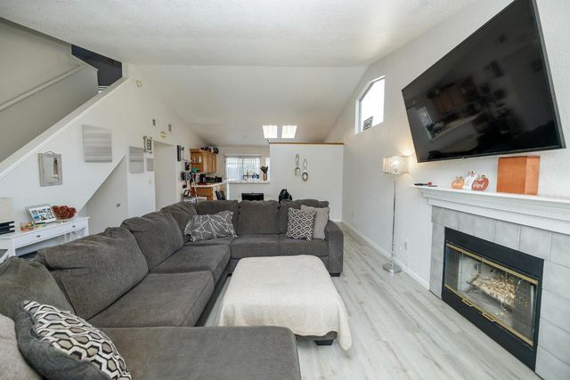 433 Snow Spring Ct, Waterford, CA 95386