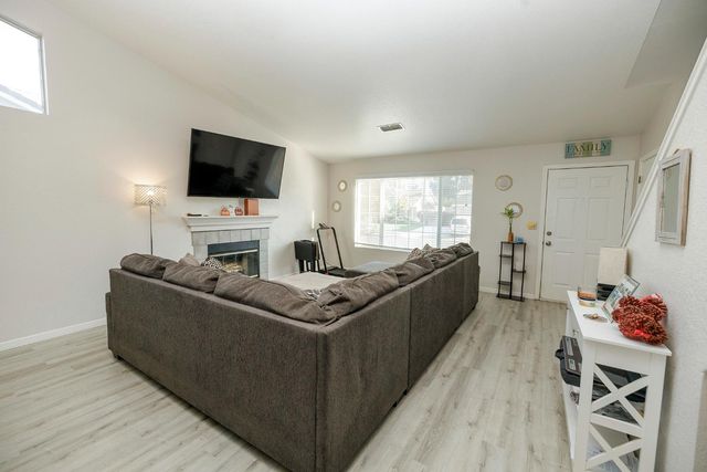 433 Snow Spring Ct, Waterford, CA 95386