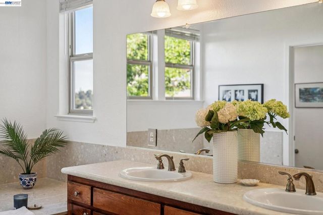 6403 Blue Rock Ct, Oakland, CA 94605