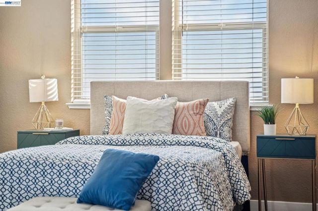 6403 Blue Rock Ct, Oakland, CA 94605