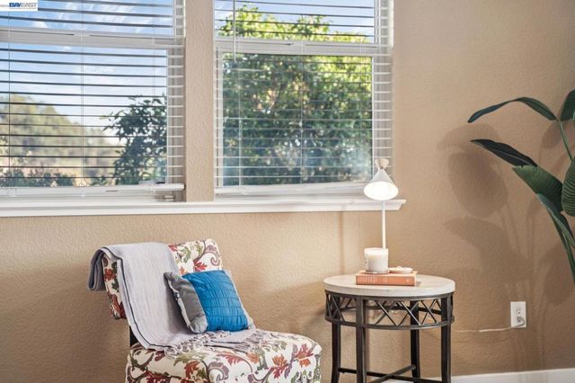 6403 Blue Rock Ct, Oakland, CA 94605