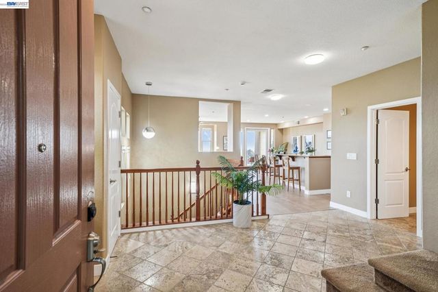 6403 Blue Rock Ct, Oakland, CA 94605