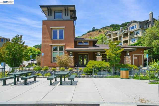 6403 Blue Rock Ct, Oakland, CA 94605