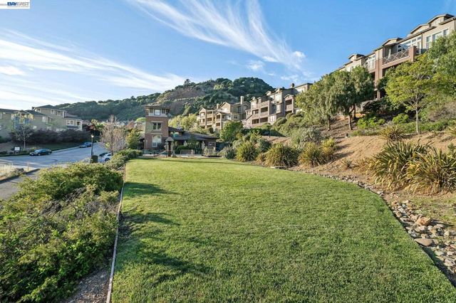 6403 Blue Rock Ct, Oakland, CA 94605